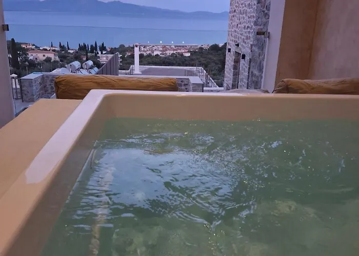 Mani Luxury Suites And Studios In Gytheio With Private Pools