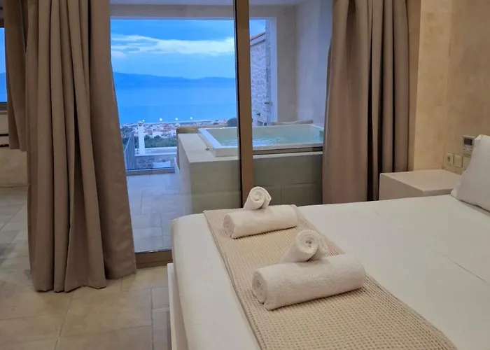 Mani Luxury Suites And Studios In Gytheio With Private Pools