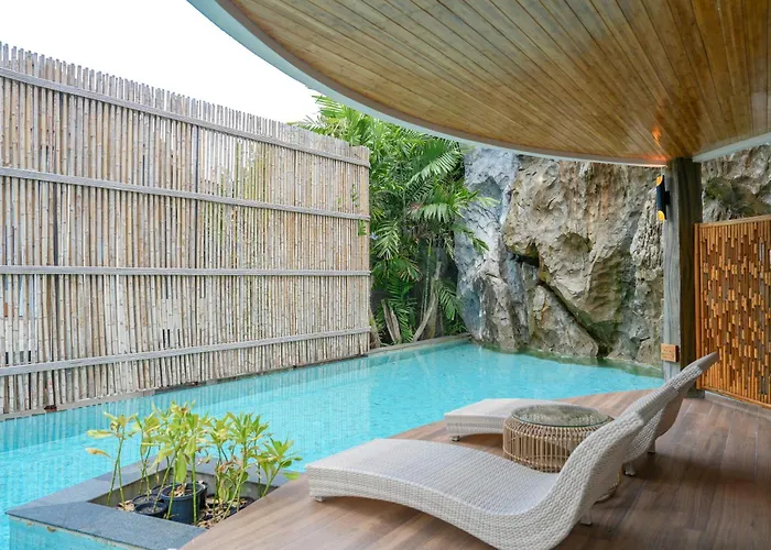 Sinae Phuket Luxury Hotel
