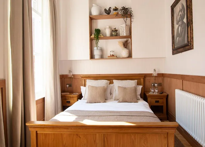 Old Farmhouse Pub And Rooms