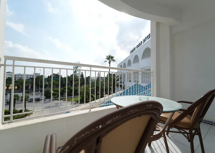 Golf Residence- Families And Couples Only