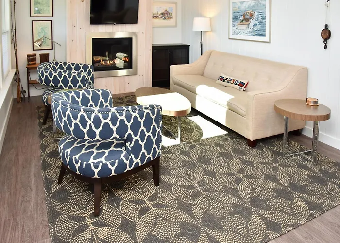 Topside Inn Boothbay Harbor