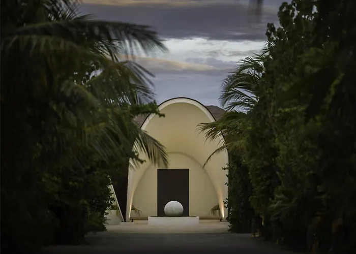 Hilton Maldives Amingiri Resort & Spa Male