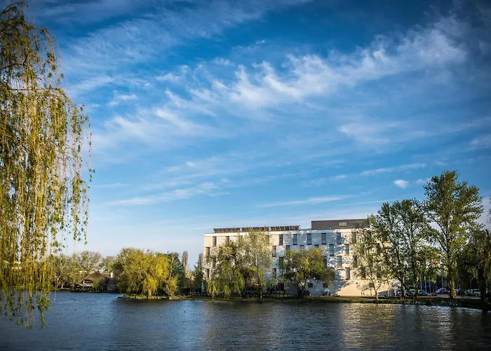 Best Western Plus Lakeside Hotel