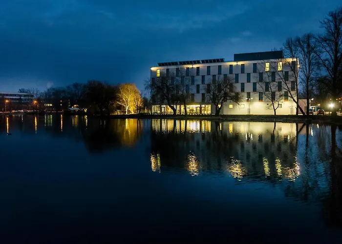 Best Western Plus Lakeside Hotel