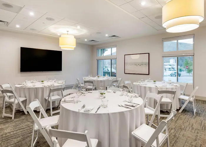 Cambria Hotel Calabasas - Malibu