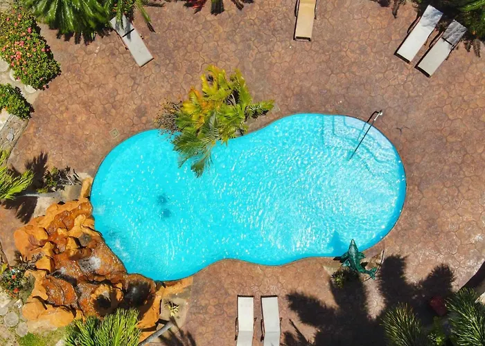 Clarion Suites Roatan At Pineapple Villas