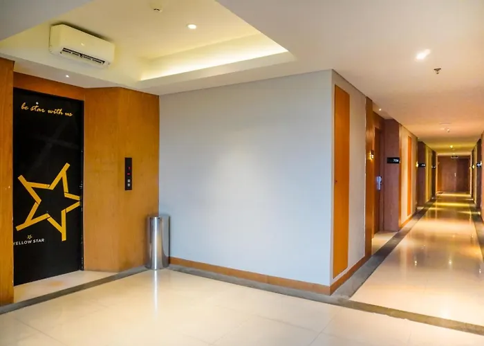 Yellow Star Ambarukmo Hotel