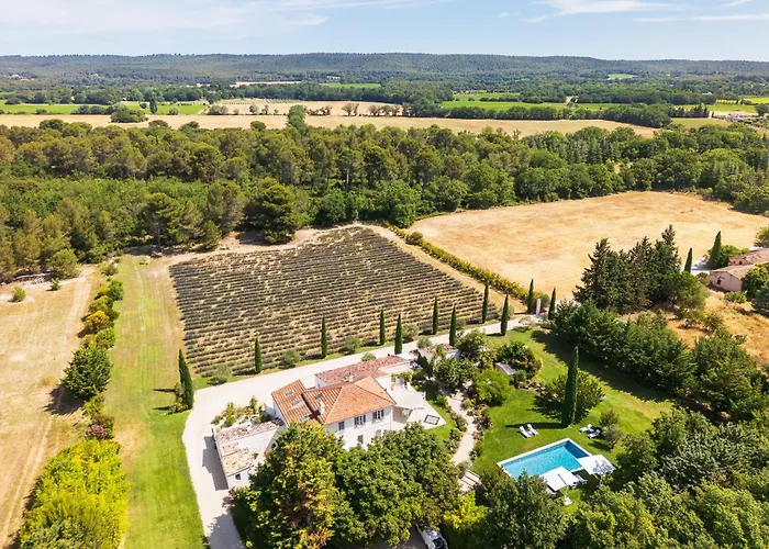 CHAMBRE ROMANTIQUE, JACUZZI et LIT D'EXCEPTION Aix-en-Provence
