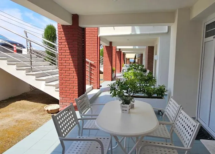 Bungalow White Apartments