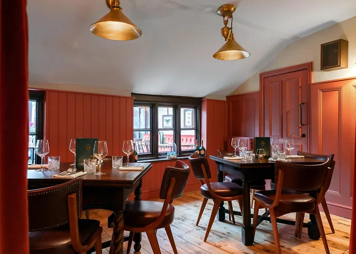 Cromwell Arms Country Pub With Rooms Romsey