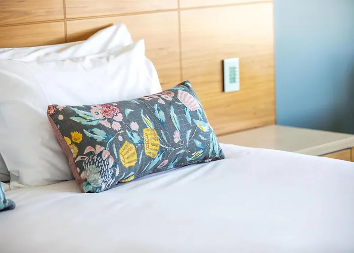 Nightelier Devonport Gateway Hotel
