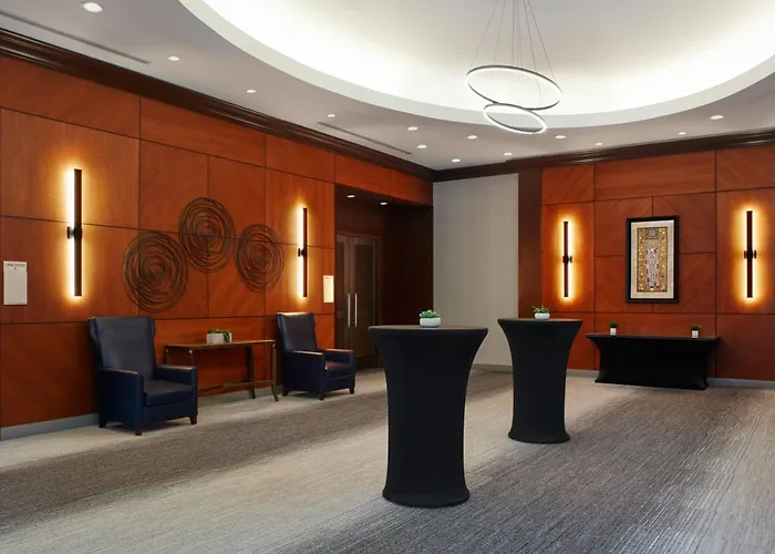Courtyard By Marriott Hamilton