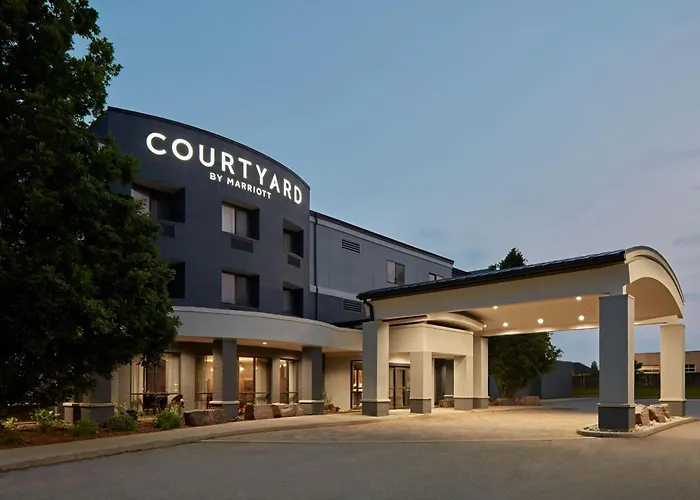 Courtyard By Marriott Hamilton