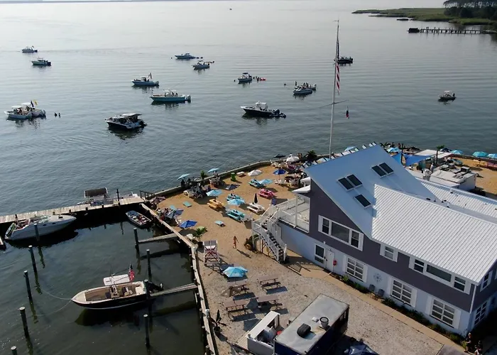 Lowes Wharf Marina Inn