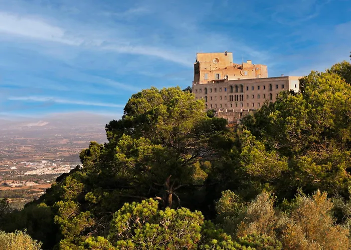 Petit Hotel Hostatgeria Sant Salvador