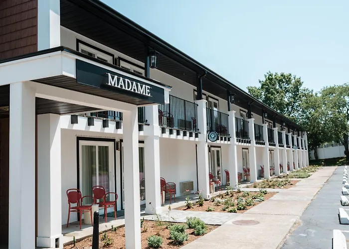 Uncommoner Hotel By Reverie Boutique Collection West Yarmouth