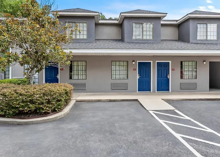Econo Lodge Inn & Suites Cayce I-26 Airport