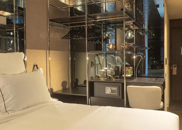 Adia Aluma Athens, Curio Collection By Hilton