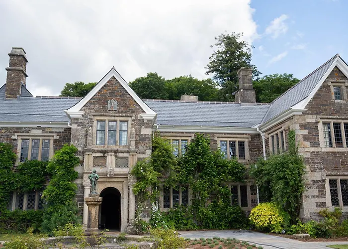 Lewtrenchard Manor Hotel Lewdown