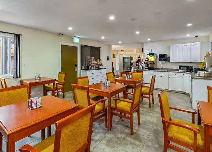 Econo Lodge Inn & Suites High Level