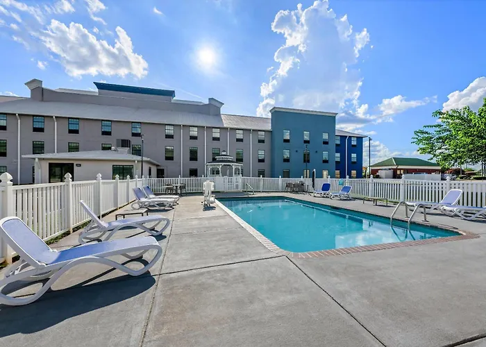 Comfort Inn & Suites River City