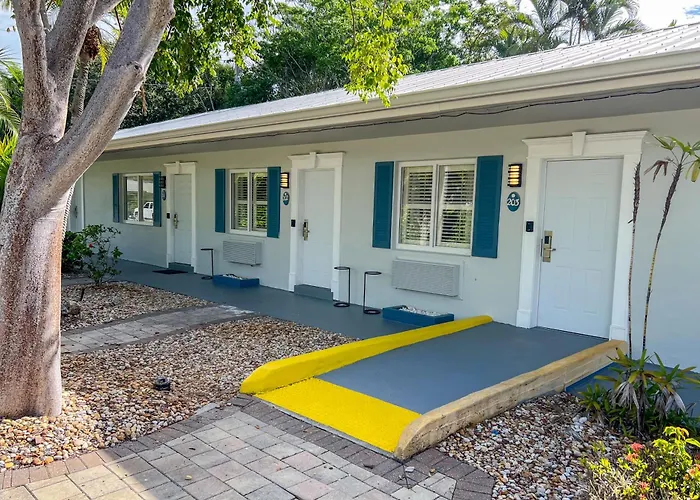 Marco Island Lakeside Inn