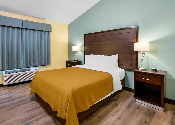 Econo Lodge Inn & Suites Eau Claire South