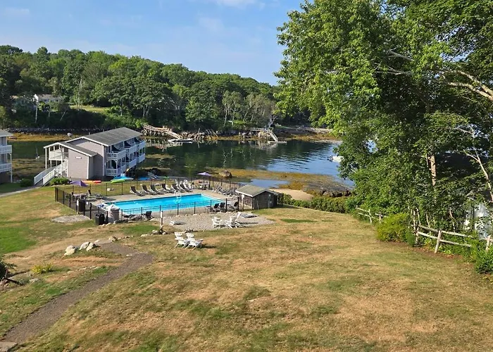 Smuggler'S Cove Inn Boothbay
