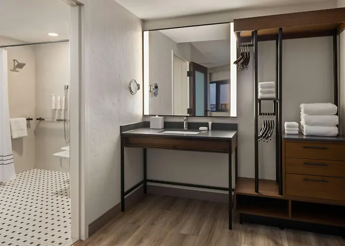 Oshkosh Marriott Waterfront Hotel & Convention Center