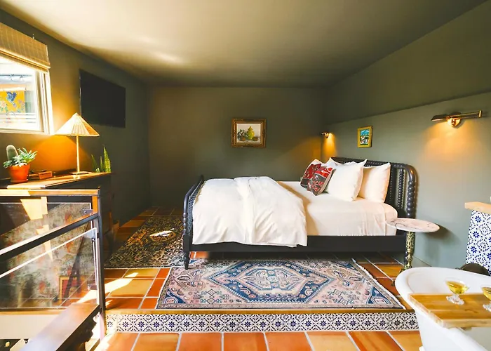 The Frances Modern Inn