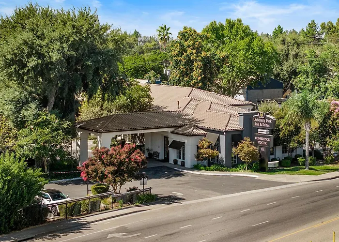 University Park Inn & Suites, An Ascend Collection Hotel Davis