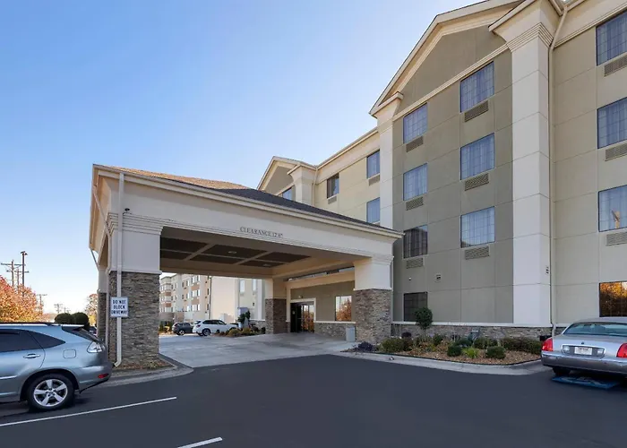 Comfort Inn & Suites Mccain Mall