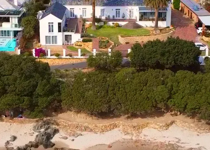 Manor On The Bay