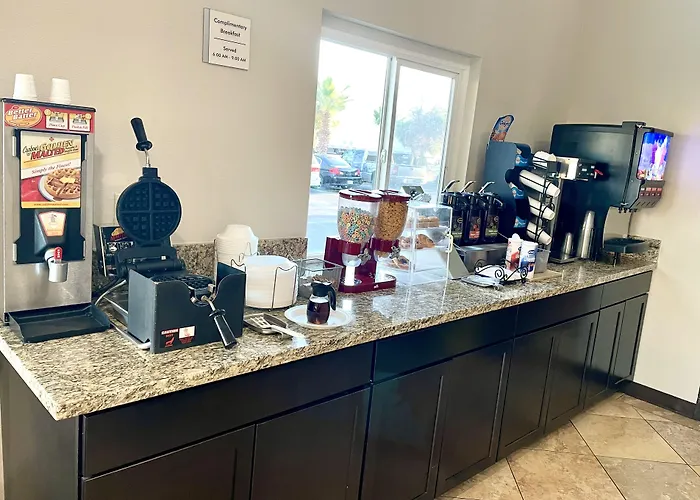 Econo Lodge Inn & Suites Corning Travel Center