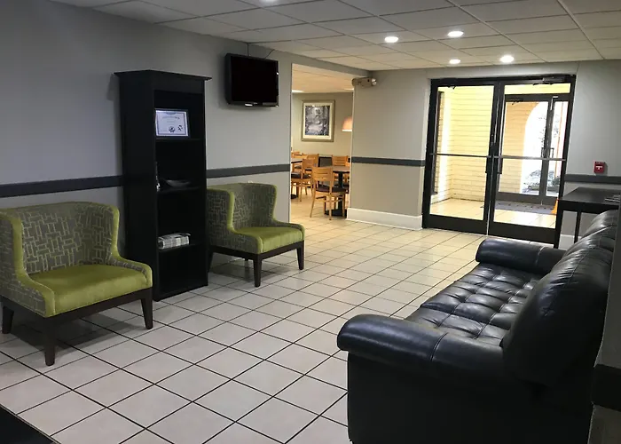 Clarion Pointe North Near University