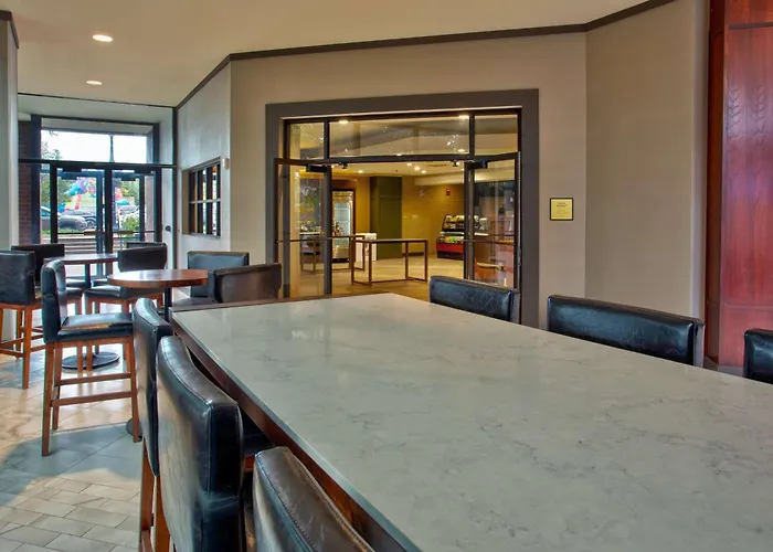 Doubletree By Hilton Lansing Hotel