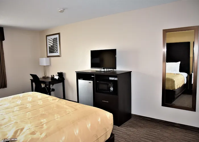 Quality Inn & Suites Metropolis I-24