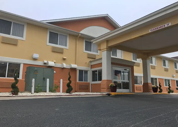 Quality Inn & Suites Southwest Near I-72