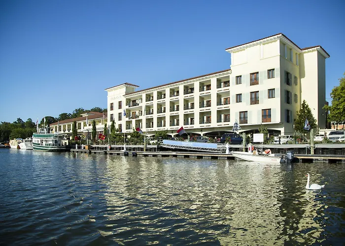 Delamar Greenwich Harbor