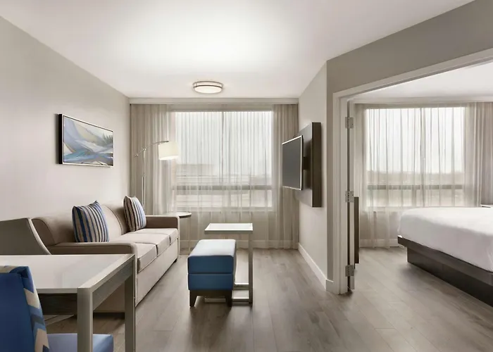 Embassy Suites By Hilton Montreal Airport