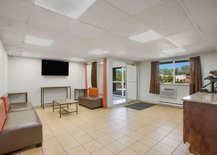Rodeway Inn & Suites Grand Rapids Southeast Cascade