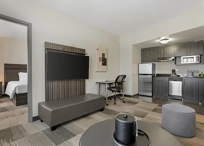 Best Western Plus Airport Inn & Suites