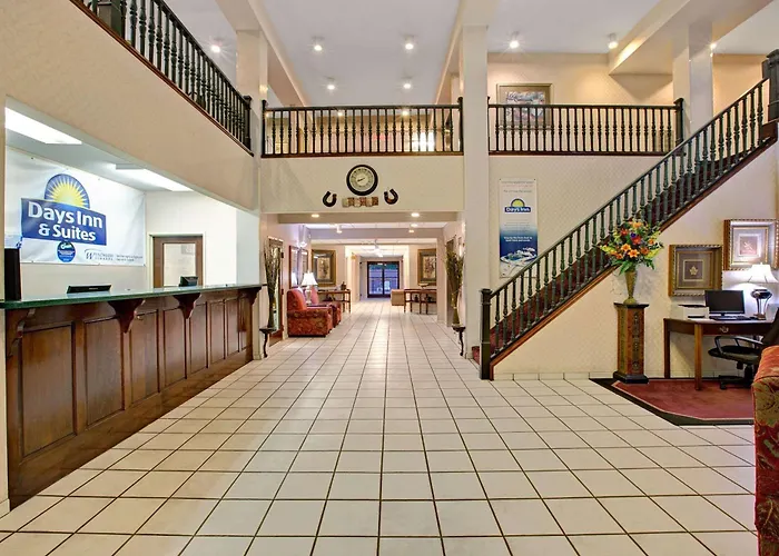 Days Inn & Suites By Wyndham Hickory
