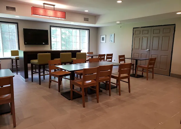 Country Inn & Suites By Radisson, Detroit Lakes, Mn