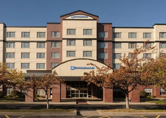 Wyndham Moline On John Deere Commons Hotel