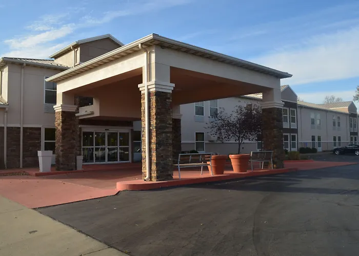 Comfort Inn & Suites Junction City - Near Fort Riley