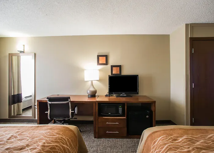 Comfort Inn & Suites Hazelwood - St Louis