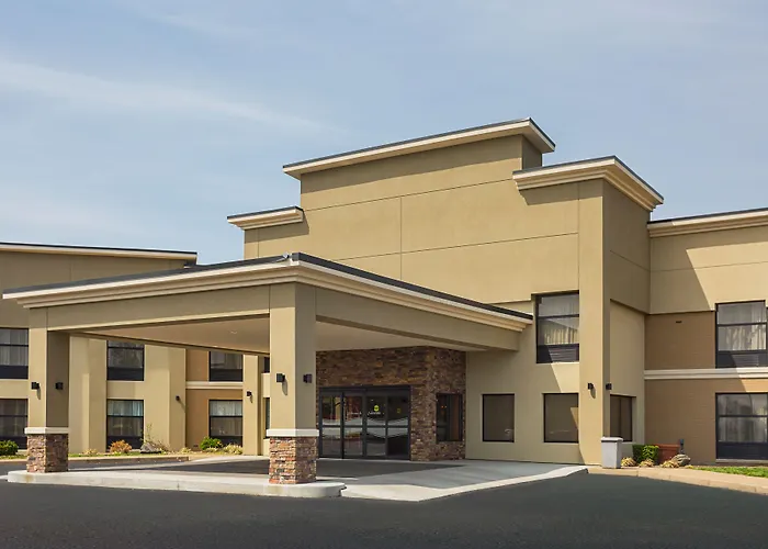 Clarion Inn & Suites Evansville Eastland Area