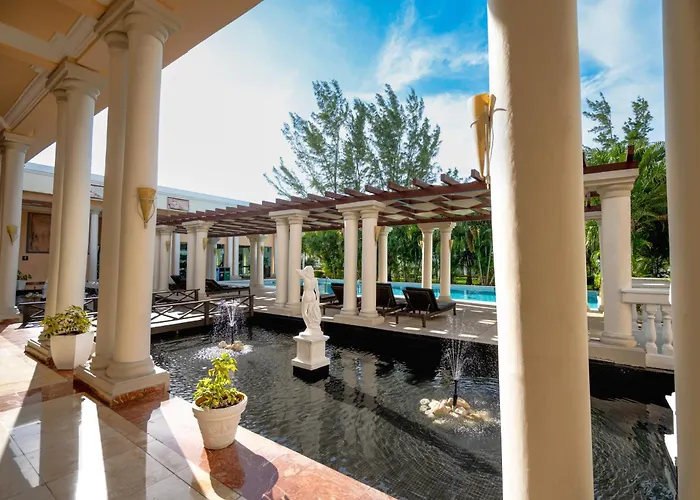 Signature Level At Grand Palladium Lady Hamilton & Spa